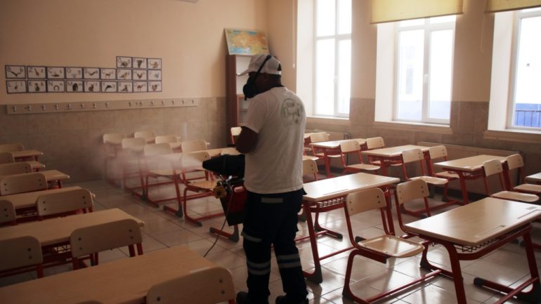 Sınav Salonları Dezenfekte Ediliyor
