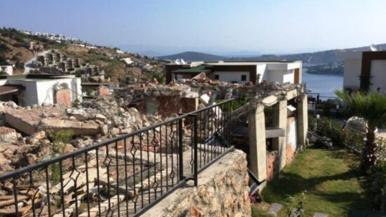 Bodrum’da Kaçak Yapıların Yıkımları Devam Ediyor